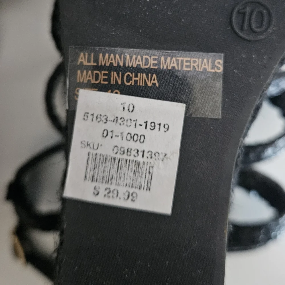 NWT Wild Diva Lounge Wedge Sandals